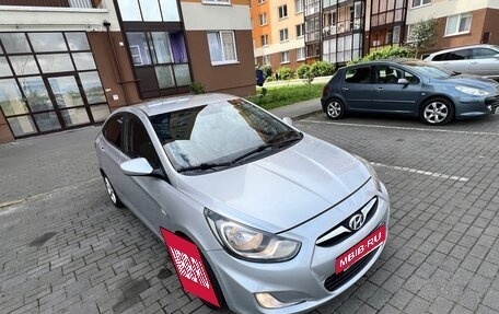 Hyundai Solaris II рестайлинг, 2011 год, 680 000 рублей, 1 фотография