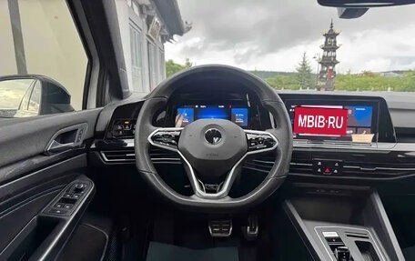 Volkswagen Golf VIII, 2023 год, 1 867 700 рублей, 13 фотография