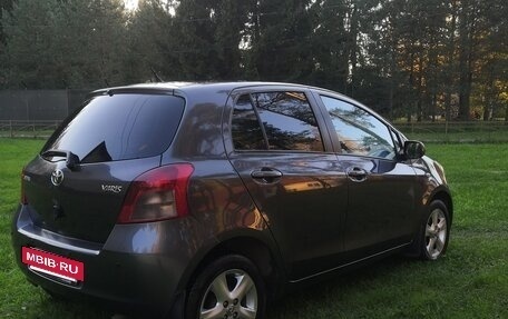 Toyota Yaris III рестайлинг, 2008 год, 650 000 рублей, 2 фотография