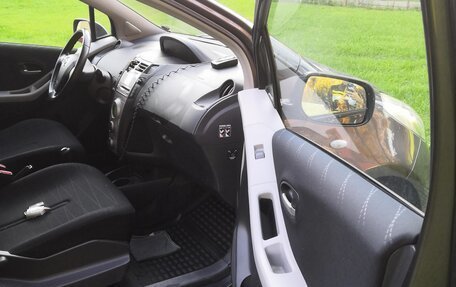 Toyota Yaris III рестайлинг, 2008 год, 650 000 рублей, 8 фотография