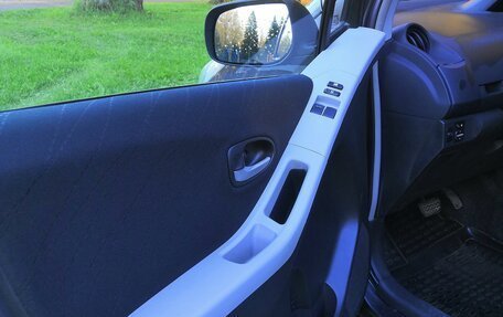 Toyota Yaris III рестайлинг, 2008 год, 650 000 рублей, 9 фотография