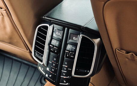 Porsche Cayenne III, 2011 год, 2 090 000 рублей, 31 фотография