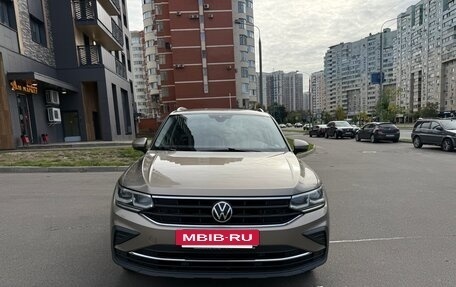 Volkswagen Tiguan II, 2021 год, 3 100 000 рублей, 2 фотография
