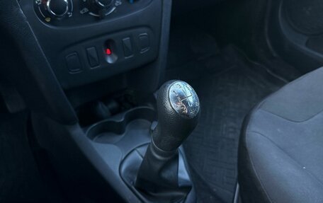 Renault Logan II, 2019 год, 680 000 рублей, 15 фотография