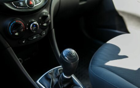 Hyundai Solaris II рестайлинг, 2011 год, 650 000 рублей, 22 фотография