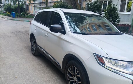 Mitsubishi Outlander III рестайлинг 3, 2017 год, 1 550 000 рублей, 4 фотография