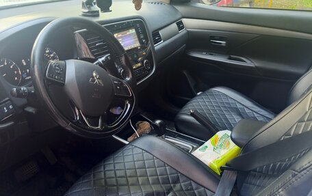 Mitsubishi Outlander III рестайлинг 3, 2017 год, 1 550 000 рублей, 6 фотография