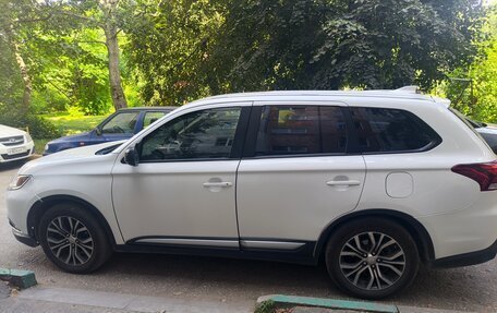 Mitsubishi Outlander III рестайлинг 3, 2017 год, 1 550 000 рублей, 3 фотография