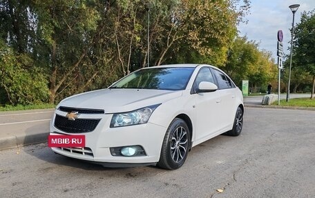 Chevrolet Cruze II, 2010 год, 745 000 рублей, 2 фотография