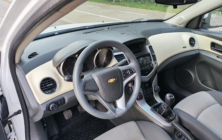 Chevrolet Cruze II, 2010 год, 745 000 рублей, 13 фотография
