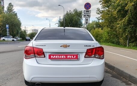 Chevrolet Cruze II, 2010 год, 745 000 рублей, 5 фотография