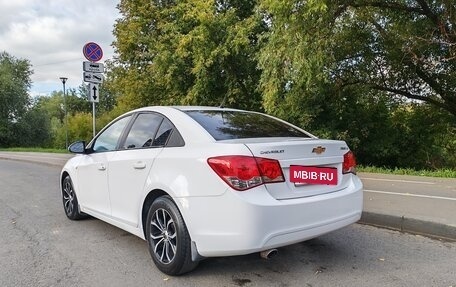 Chevrolet Cruze II, 2010 год, 745 000 рублей, 4 фотография