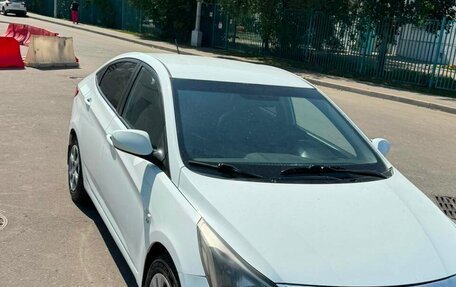 Hyundai Solaris II рестайлинг, 2016 год, 490 000 рублей, 1 фотография