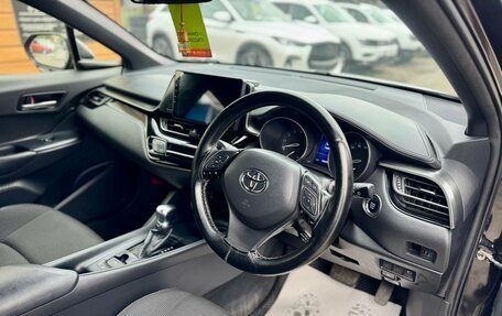 Toyota C-HR I рестайлинг, 2017 год, 1 749 000 рублей, 12 фотография