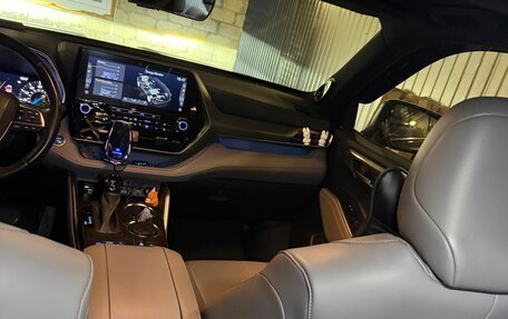 Toyota Highlander, 2021 год, 4 720 000 рублей, 24 фотография