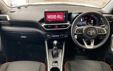 Toyota Raize I, 2023 год, 1 300 000 рублей, 12 фотография