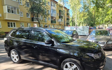 Mitsubishi Outlander III рестайлинг 3, 2013 год, 1 730 000 рублей, 4 фотография