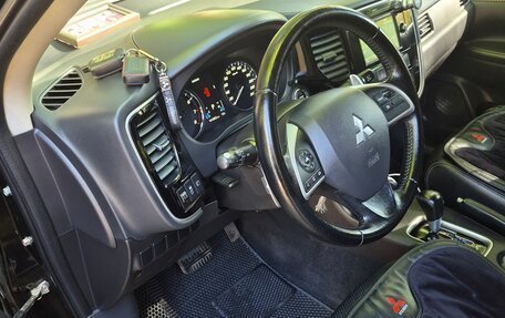 Mitsubishi Outlander III рестайлинг 3, 2013 год, 1 730 000 рублей, 10 фотография