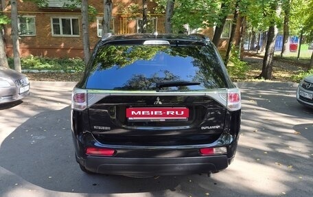 Mitsubishi Outlander III рестайлинг 3, 2013 год, 1 730 000 рублей, 2 фотография