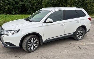 Mitsubishi Outlander III рестайлинг 3, 2019 год, 1 950 000 рублей, 1 фотография