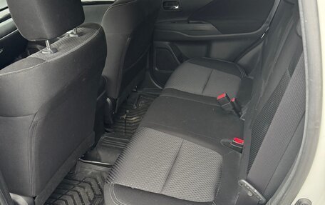 Mitsubishi Outlander III рестайлинг 3, 2019 год, 1 950 000 рублей, 7 фотография