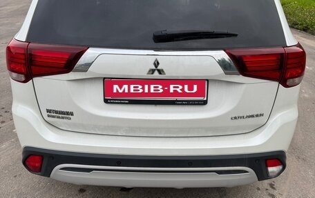 Mitsubishi Outlander III рестайлинг 3, 2019 год, 1 950 000 рублей, 4 фотография