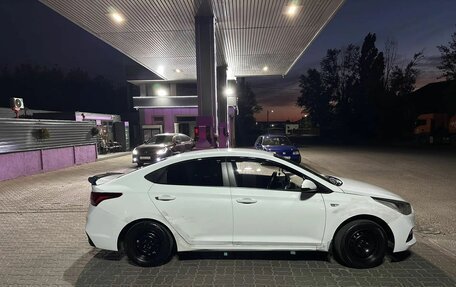 Hyundai Solaris II рестайлинг, 2019 год, 3 фотография