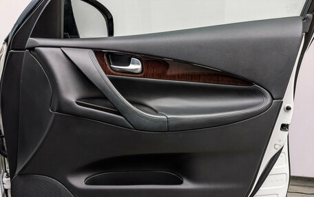 Infiniti QX50 I рестайлинг, 2016 год, 2 400 000 рублей, 22 фотография
