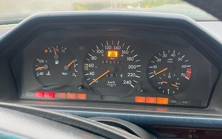 Mercedes-Benz E-Класс, 1993 год, 560 000 рублей, 3 фотография