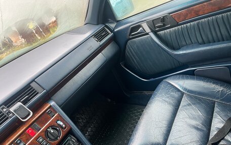Mercedes-Benz E-Класс, 1993 год, 560 000 рублей, 4 фотография