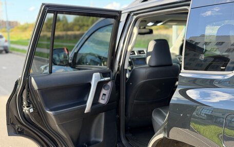Toyota Land Cruiser Prado 150 рестайлинг 2, 2015 год, 3 700 000 рублей, 11 фотография