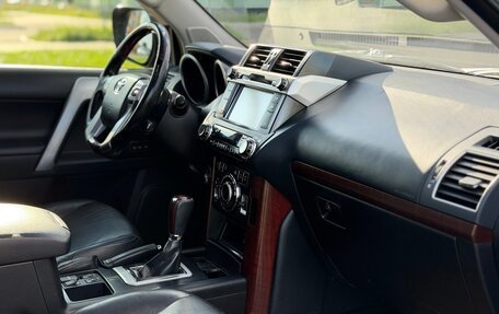 Toyota Land Cruiser Prado 150 рестайлинг 2, 2015 год, 3 700 000 рублей, 16 фотография