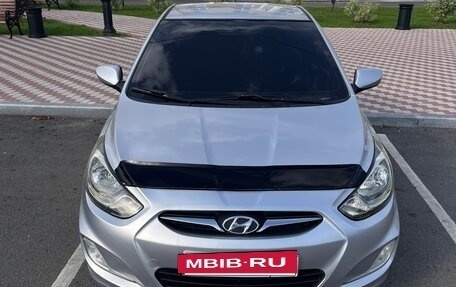 Hyundai Solaris II рестайлинг, 2011 год, 675 000 рублей, 3 фотография