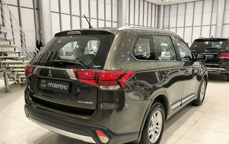 Mitsubishi Outlander III рестайлинг 3, 2016 год, 1 780 000 рублей, 5 фотография