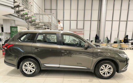 Mitsubishi Outlander III рестайлинг 3, 2016 год, 1 780 000 рублей, 4 фотография