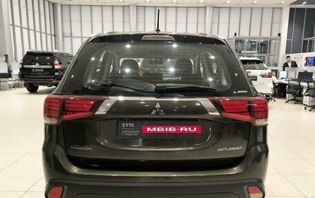 Mitsubishi Outlander III рестайлинг 3, 2016 год, 1 780 000 рублей, 6 фотография