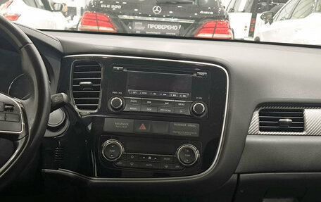 Mitsubishi Outlander III рестайлинг 3, 2016 год, 1 780 000 рублей, 15 фотография