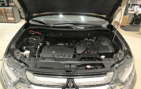 Mitsubishi Outlander III рестайлинг 3, 2016 год, 1 780 000 рублей, 9 фотография