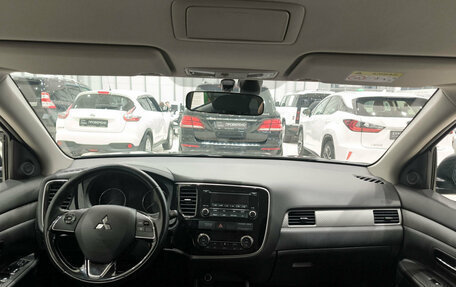 Mitsubishi Outlander III рестайлинг 3, 2016 год, 1 780 000 рублей, 14 фотография