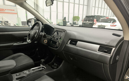 Mitsubishi Outlander III рестайлинг 3, 2016 год, 1 780 000 рублей, 11 фотография