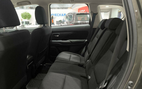 Mitsubishi Outlander III рестайлинг 3, 2016 год, 1 780 000 рублей, 12 фотография