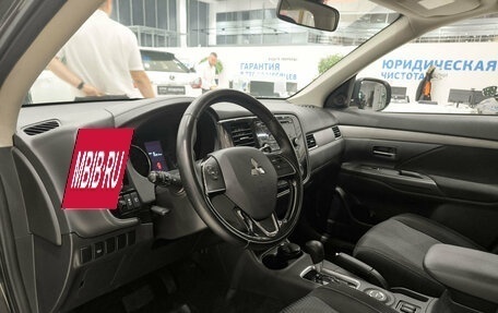 Mitsubishi Outlander III рестайлинг 3, 2016 год, 1 780 000 рублей, 16 фотография