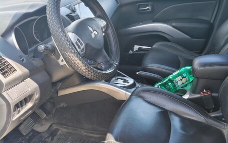 Mitsubishi Outlander III рестайлинг 3, 2008 год, 800 000 рублей, 9 фотография