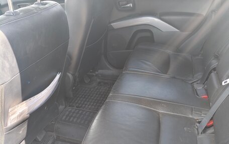 Mitsubishi Outlander III рестайлинг 3, 2008 год, 800 000 рублей, 10 фотография