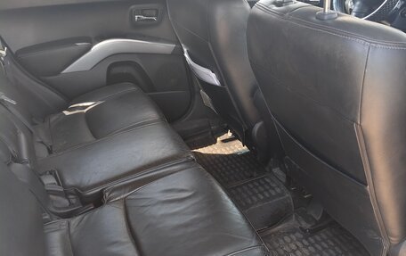 Mitsubishi Outlander III рестайлинг 3, 2008 год, 800 000 рублей, 11 фотография