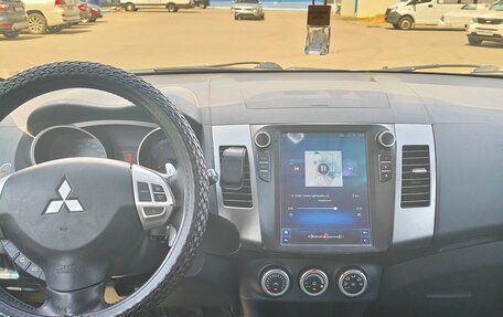 Mitsubishi Outlander III рестайлинг 3, 2008 год, 800 000 рублей, 19 фотография