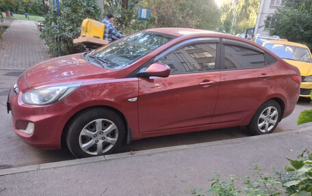 Hyundai Solaris II рестайлинг, 2012 год, 650 000 рублей, 1 фотография