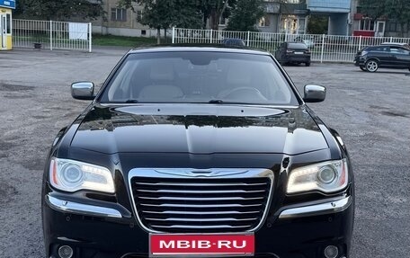 Chrysler 300C II, 2012 год, 1 800 000 рублей, 1 фотография