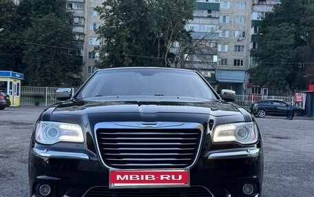 Chrysler 300C II, 2012 год, 1 800 000 рублей, 2 фотография