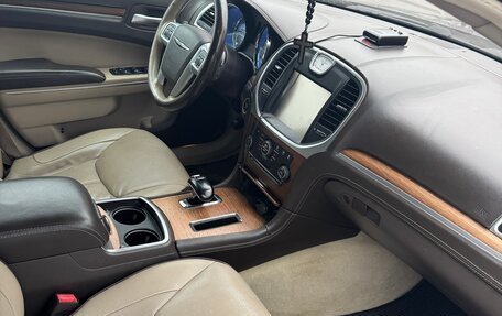 Chrysler 300C II, 2012 год, 1 800 000 рублей, 10 фотография